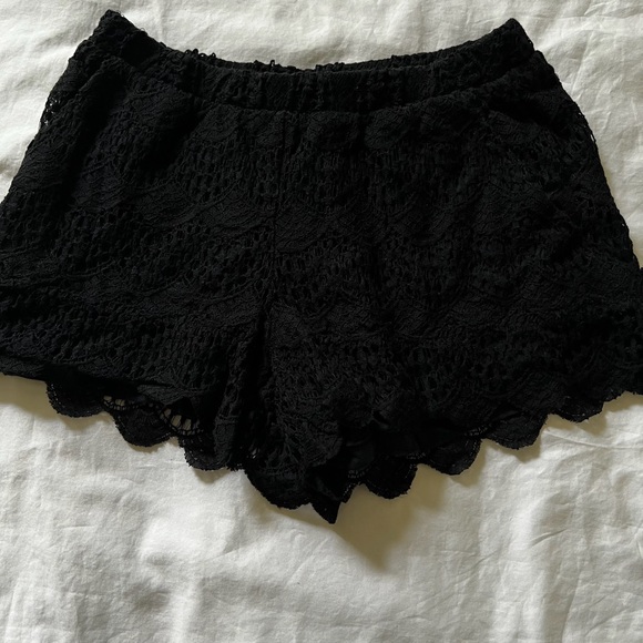 Ella Moss Black Textured Shorts - Picture 1 of 6